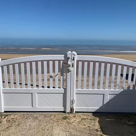 De La Plage, Front De Mer, Juno Holiday home *